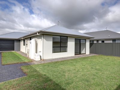 8 Johnstone Court, Evanston Gardens