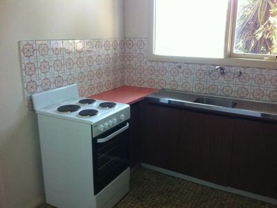 4 / 16 Minogue Cresent, Hoppers Crossing