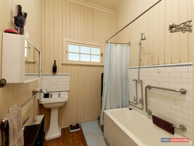 14 North Station Road, North Booval