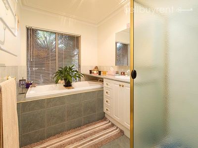 2 FADE COURT, Wodonga