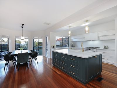 11 Cobblestone Drive, Attwood