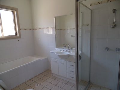 85A Falcon Circuit, Green Valley