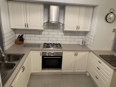 2 Norn Close, South Guildford