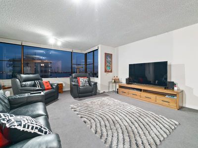 10W / 16 Kings Park Avenue, Crawley