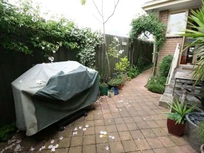 2 / 47 Boldrewood Parade, Reservoir