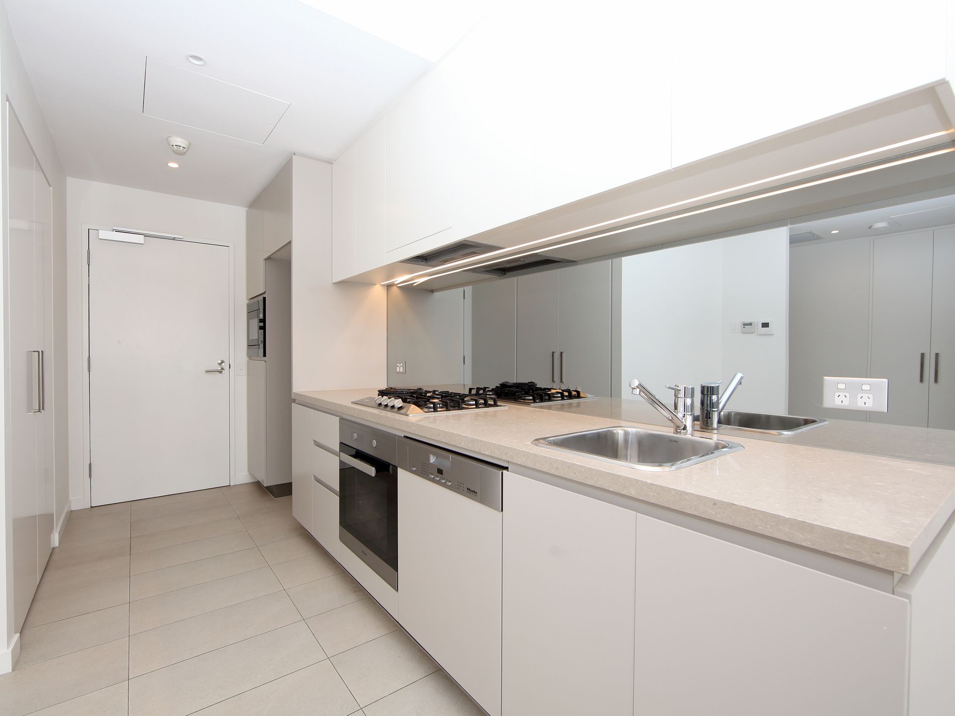 7402 / 2 Cullen Close, Forest Lodge