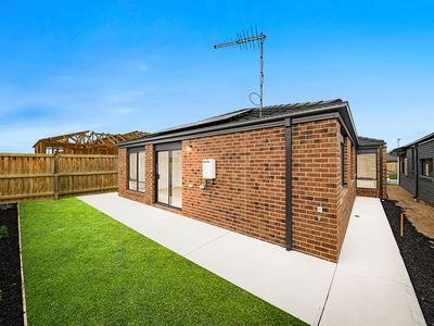 11 Kenmore Way, Clyde North