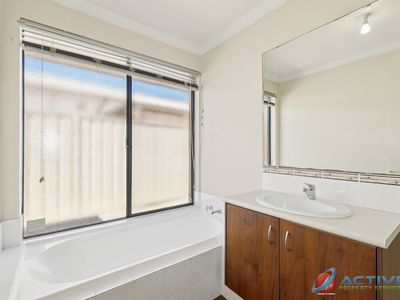 4 Lorna Cove, Tapping