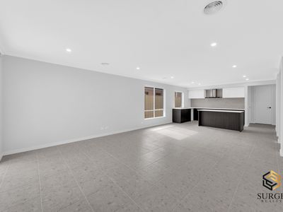 13 Pickering Crescent, Lara