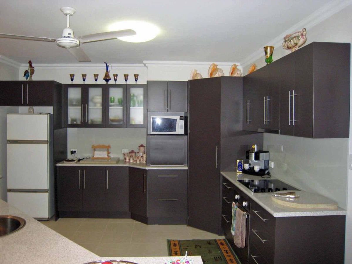 12 Countryview Drive, Atherton