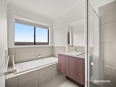 6 Shrubs Road, Mambourin