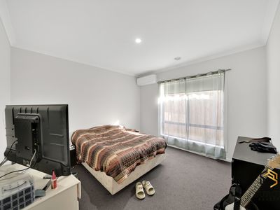 15 Wander Way, Fraser Rise