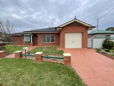 27 Battye Street, Forbes