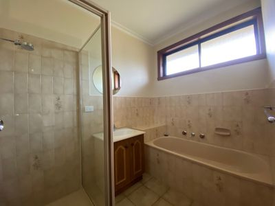 2 / 59 Duncans Road, Werribee