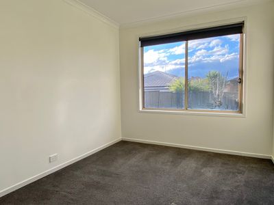 40 Firecrest Road, Manor Lakes