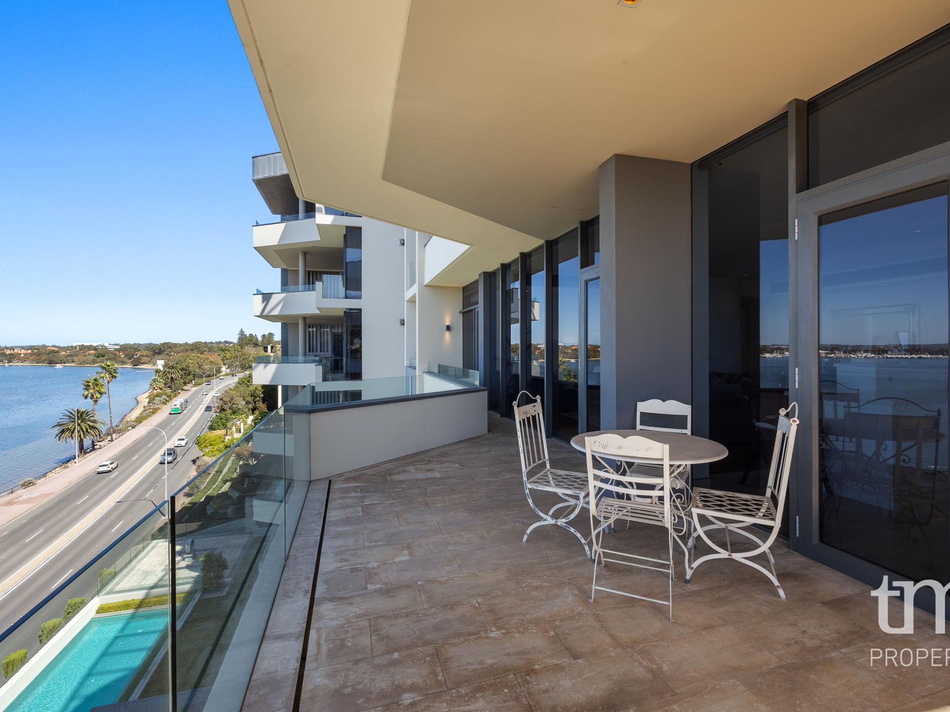 9 / 8 Mounts Bay Road, Crawley