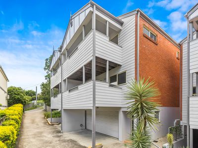 2 / 2 Queens Road, Taringa