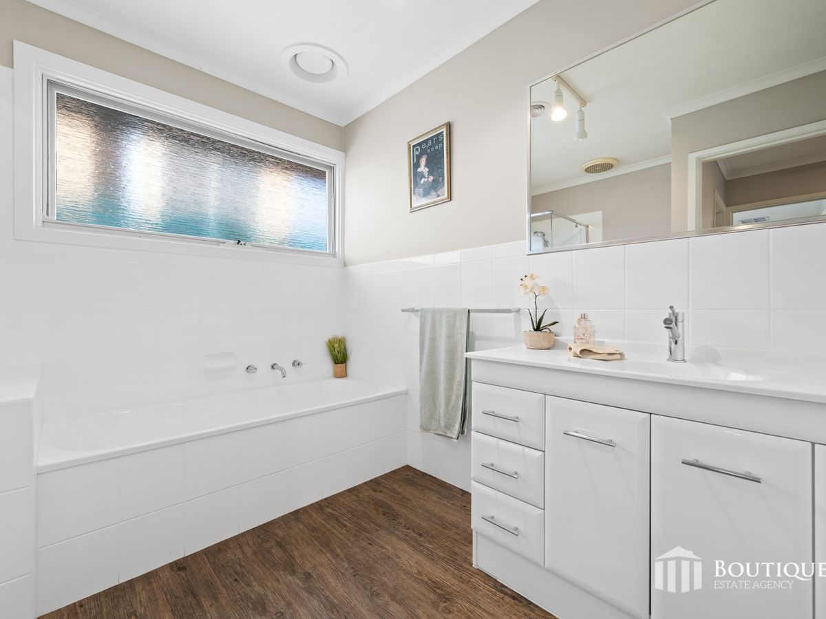 15 Sherwood Crescent, Dandenong North