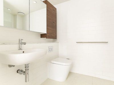 R213 / 200-220 Pacific Highway, Crows Nest