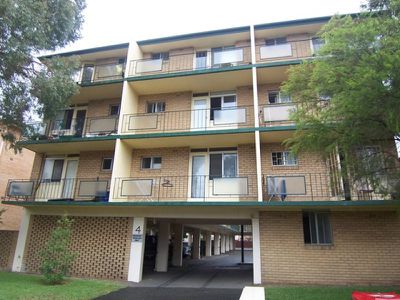 9 / 4 Bank Street, Meadowbank