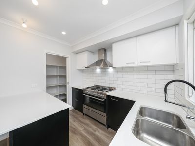 31 Pienza Road, Fraser Rise