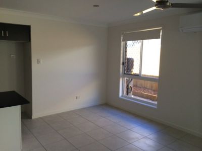 8 Lorberg Court, Branyan
