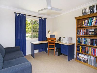 16 Sunningdale Avenue, Rochedale South