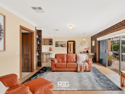 13 Greenbank Court, Leopold