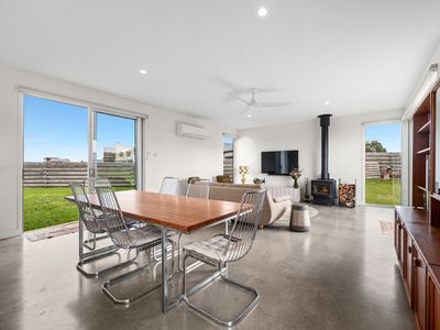 18 Martin Laurence Place, Port Fairy