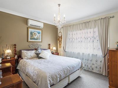 2 Flame Tree Cl, Hamlyn Terrace