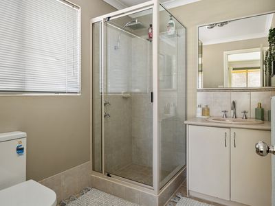 25 Smythe Drive, Broadwood