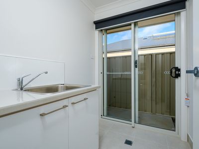 24 ASHBURTON CIRCUIT , Wodonga