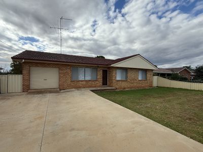 50 Brolgan Road, Parkes