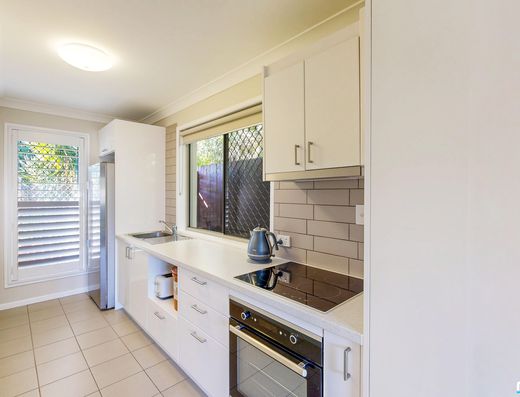 Spacious Family Living in the Heart of Old Tewantin image 16