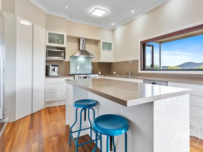 27 Jordana Place, Glass House Mountains