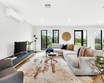 2 Plenty Way, Cranbourne North