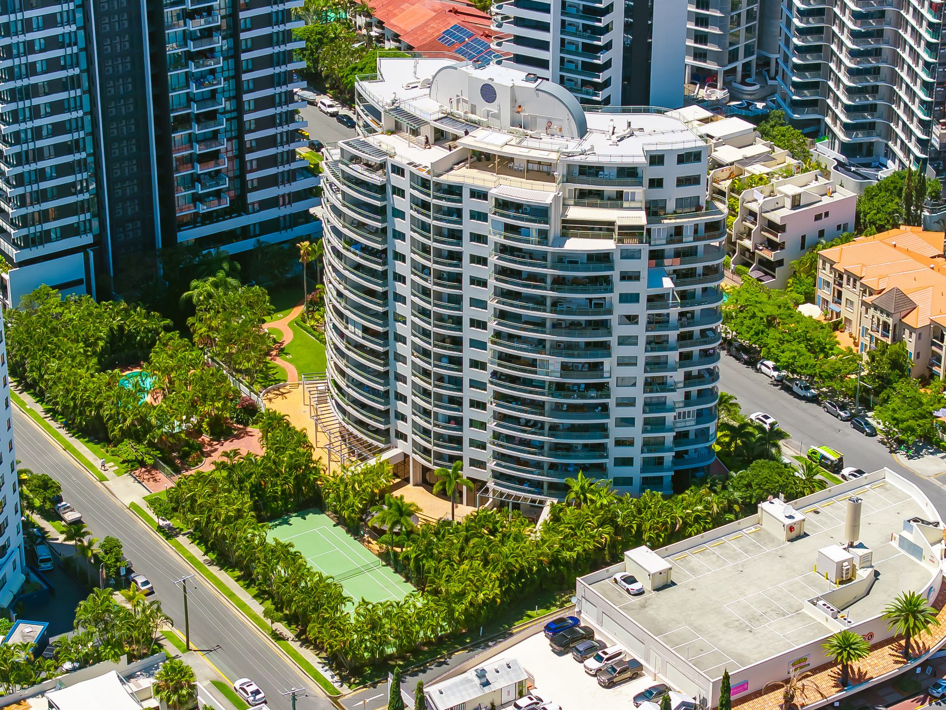 9 / 29-39 Woodroffe Ave, Main Beach