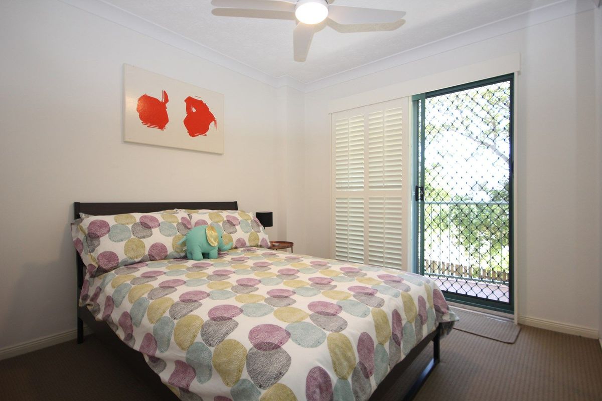 2 / 39 Rolle Street, Holland Park West