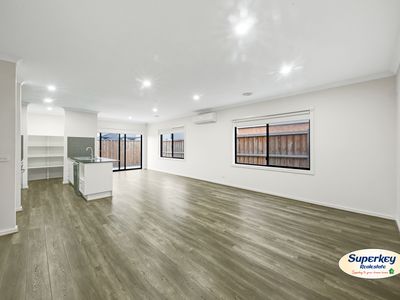 35 Surround Drive, Mambourin