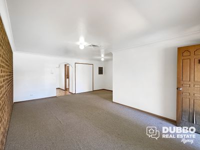1 / 3 Nelson Place, Dubbo