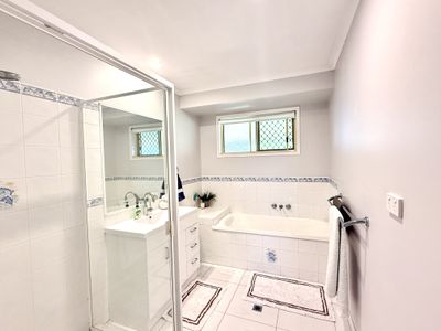 2 Merrilyn Court, Urangan