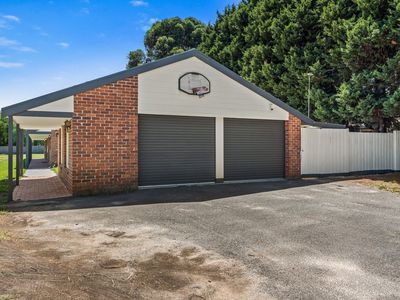 4 Hillsmeade Drive, Narre Warren South