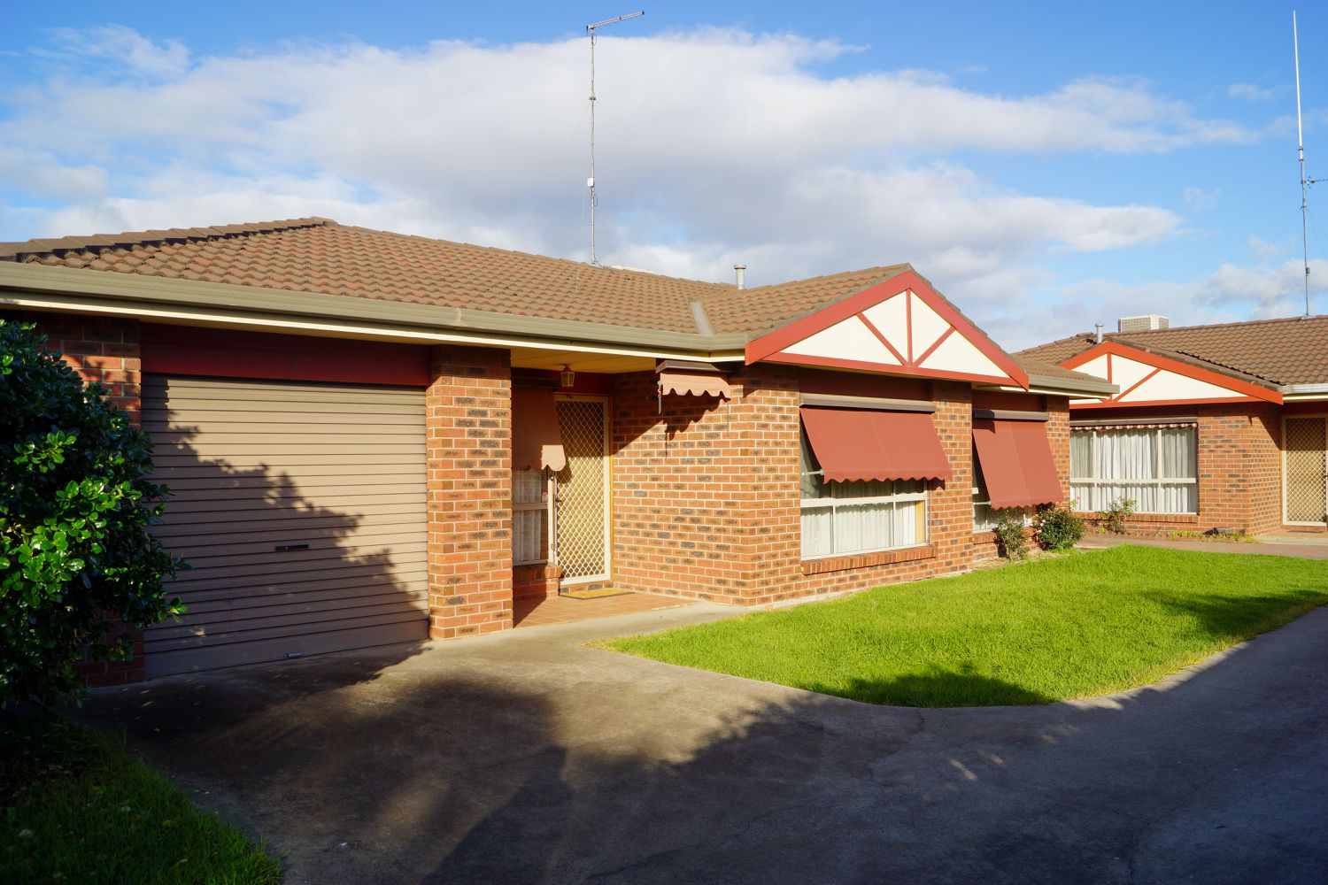 2 / 32 Henry Street, Horsham