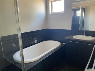 1228 Ison Road, Manor Lakes
