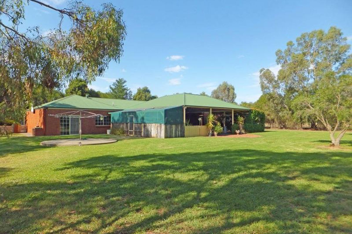 100 The Avenue , Kyabram