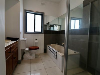 20 East West Hall Lane, Seymour