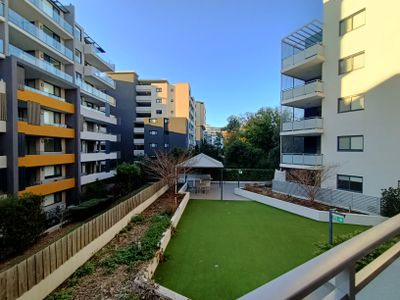 8 / 51 Loftus Crescent, Homebush