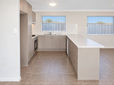6 Darlaston Avenue, Thornton
