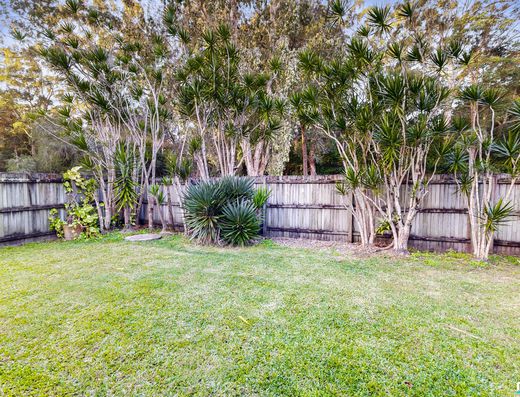 Spacious Family Living Opposite Tewantin Golf Course image 25