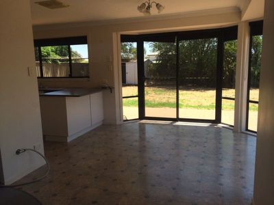 98 Twickenham Drive, Dubbo